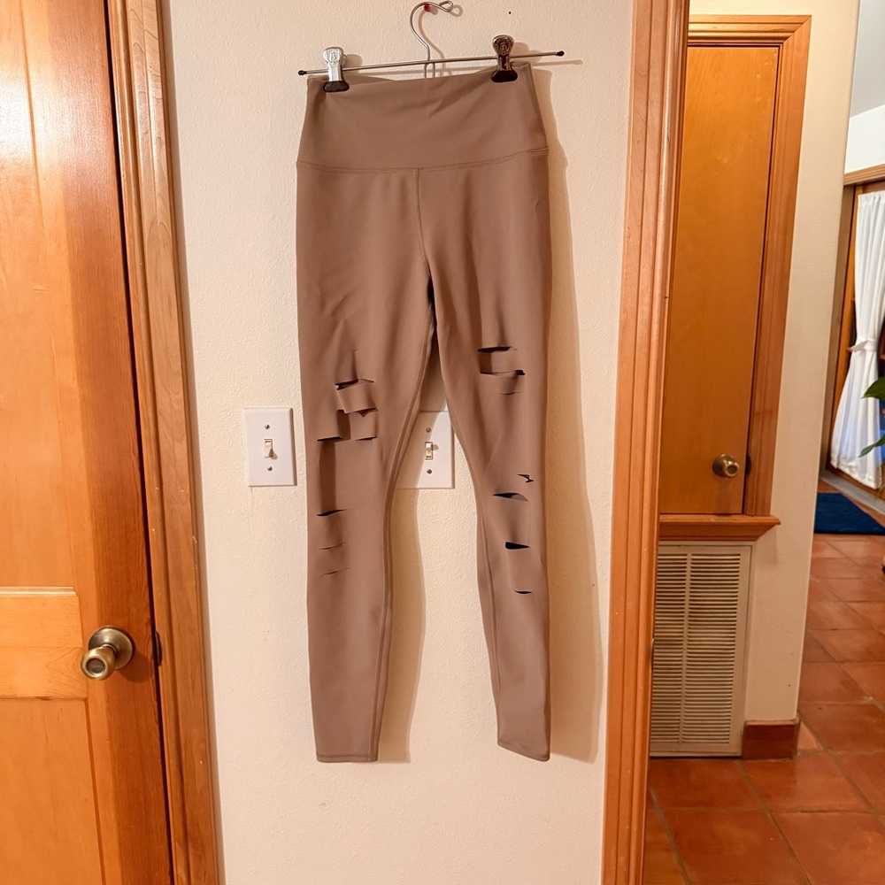 ALO Yoga Cream Leggings